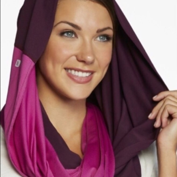 Fabletics Infinity Color block Scarf - Picture 2 of 4